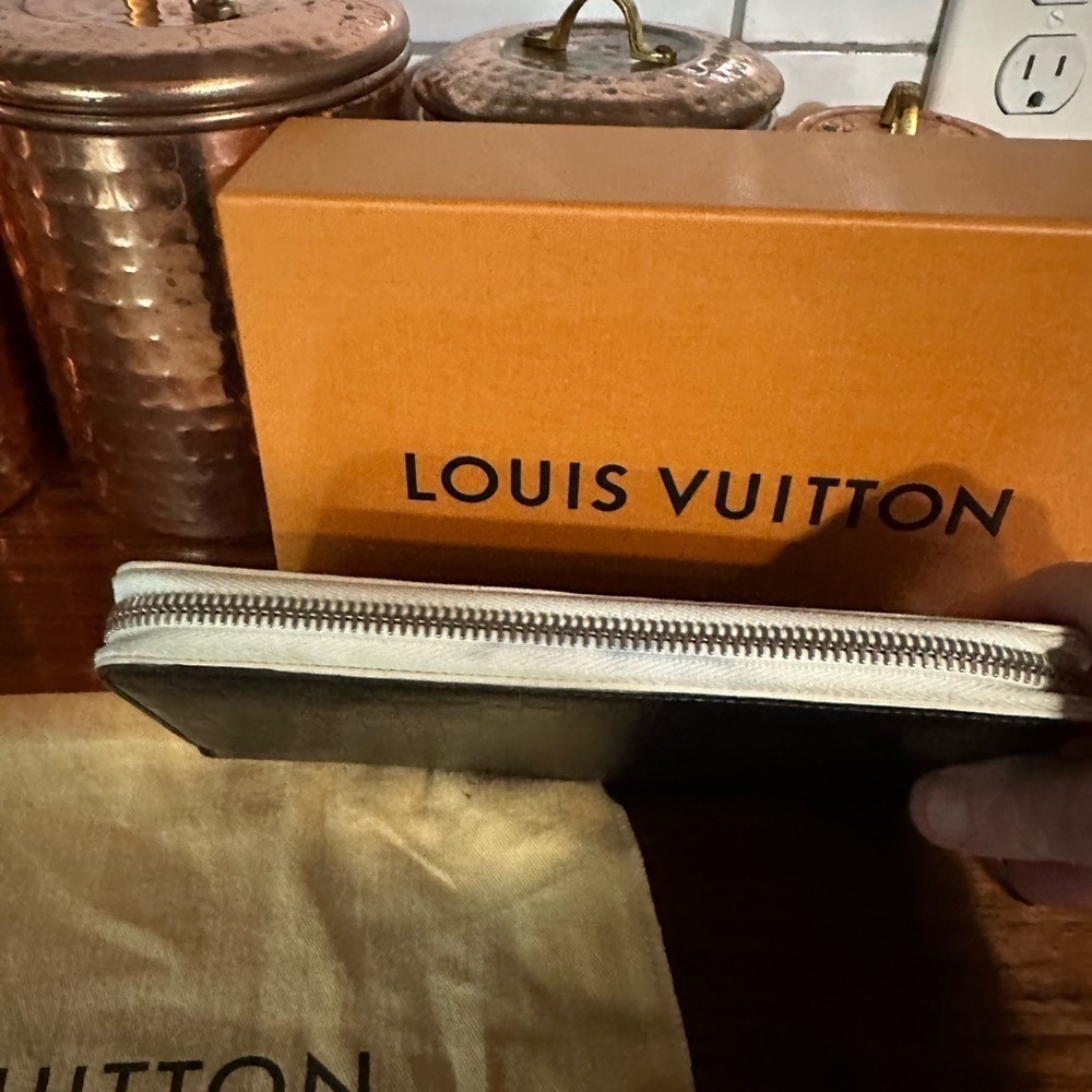 Louis Vuitton black wallet with dust bag COA and box - Picture 9 of 16